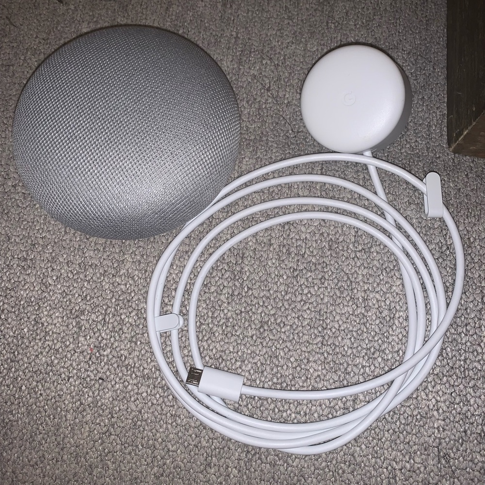 Google Home Mini - Picture 2 of 4